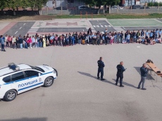 Полицаи гостуваха на децата от начално училище „Васил Друмев” в гр.Пазарджик
