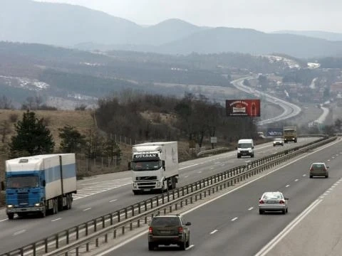 Водач загина след удар в бетоновоз