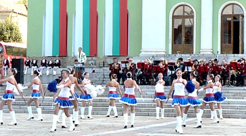 Панагюрски мажоретки и Соня Немска при Гала