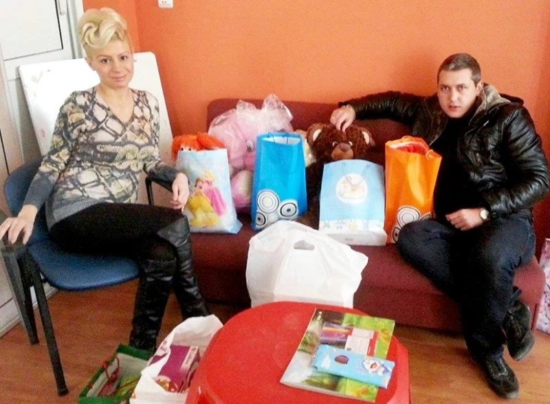Младоженци искат от гостите си плюшени играчки вместо цветя