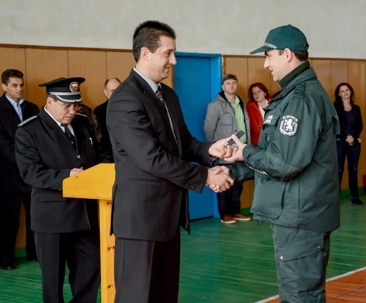 82 полицаи се заклеха