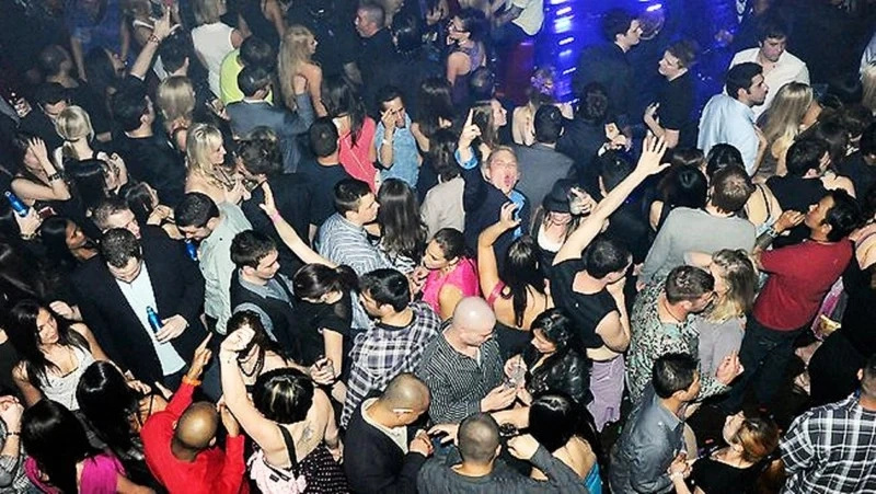 Полицейски проверки на 30 заведения, 120 автомобила и 200 души