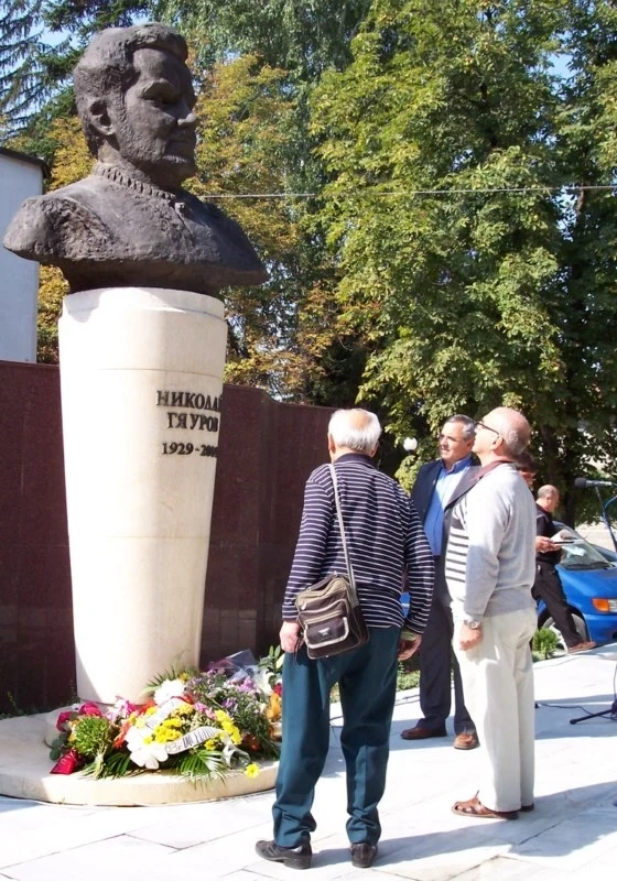 Може да има конкурс за оперни таланти на името на Гяуров