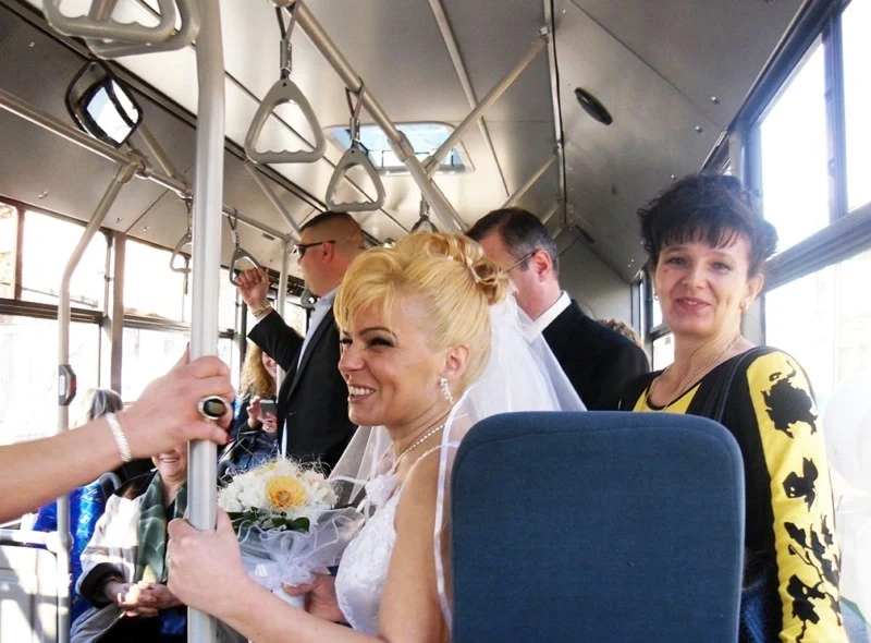 Първа сватба в тролей