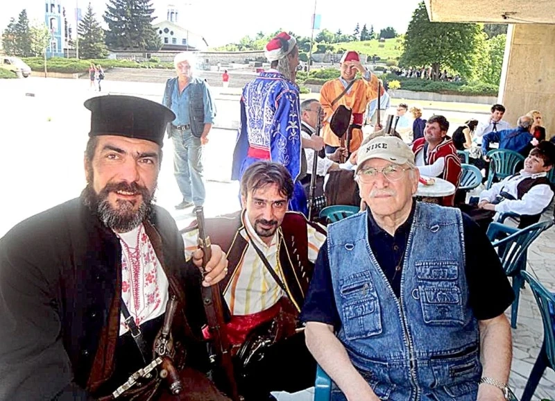 Велинградчанин шие хайдушки ризи