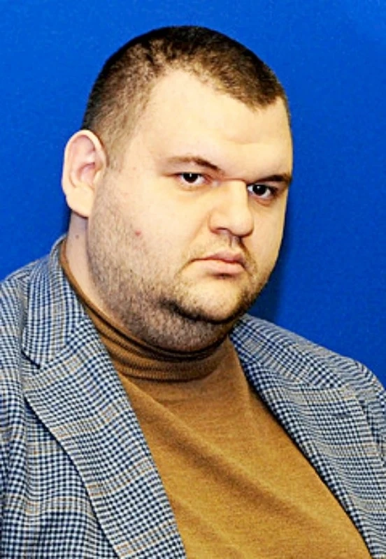 Номинираха Пеевски и Михайлова за евродепутати