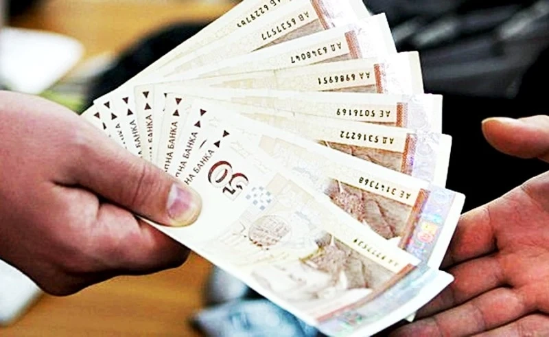 От началото на годината заплатите падат