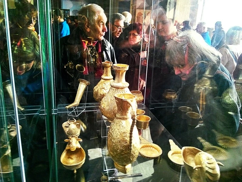 Културна антропология: Не бъзикай eзика! (16+)