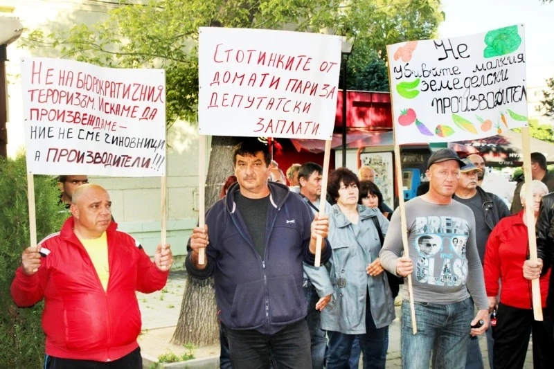 За еднодневните договори на работниците недоволните фермери на среща с две министърки