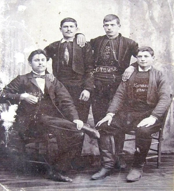 Неизвестна снимка свързва революционери с Левски