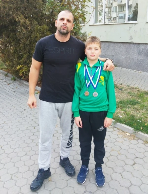 Делфин с отлично плуване на Замората
