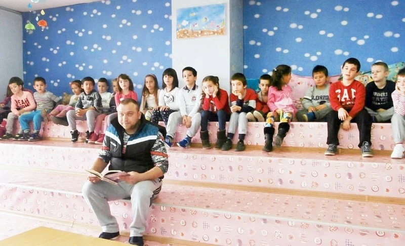 Бащи четоха приказки на децата си