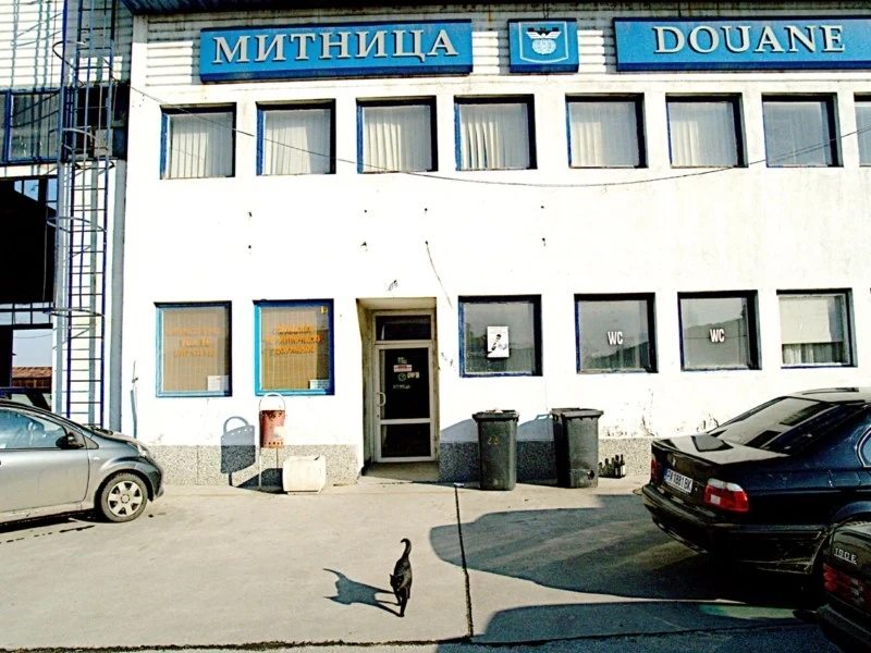 Лъжемитничарка продавала телефони на лапнишарани
