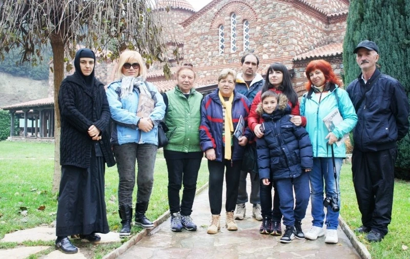 Македонци посрещаха нашенци с водопади и манастирска чорба