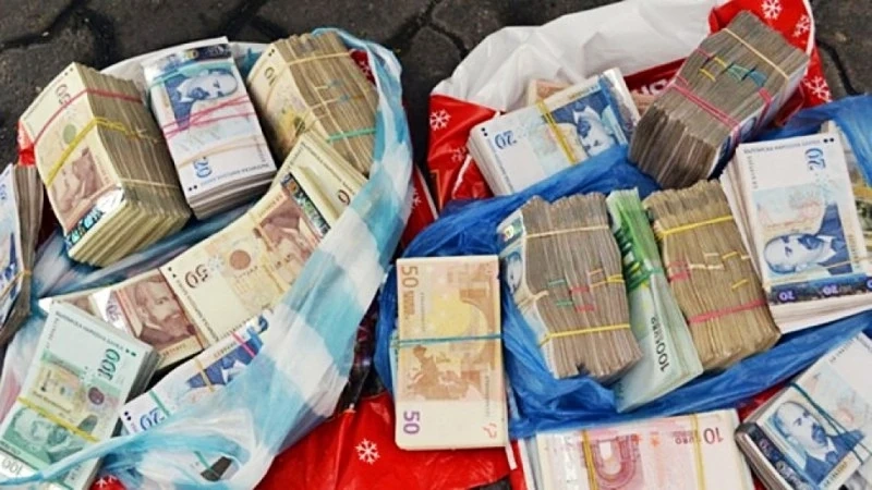 Млад мъж ще плаща 1 милион, други го лапнаха