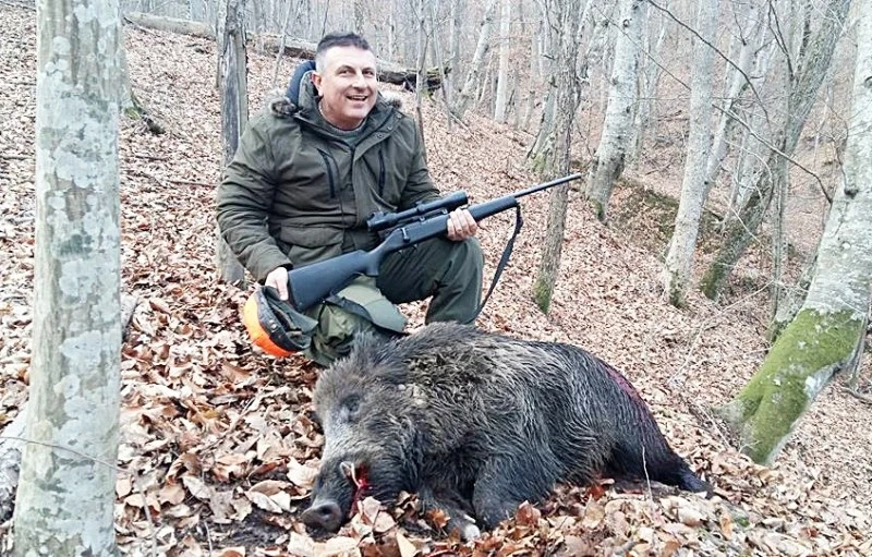 Шефът на ловците тръшна два глигана
