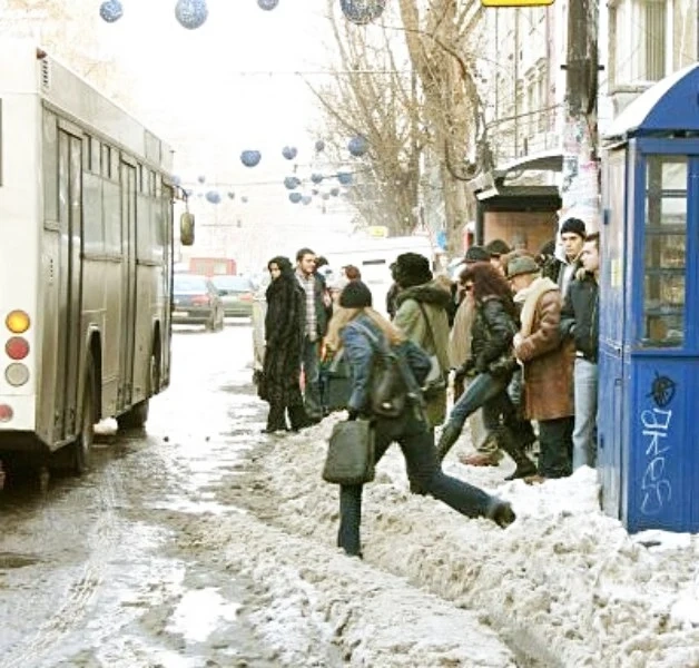 В ледените дни не се обличайте в бяло и не бягайте сред тролеи и автобуси