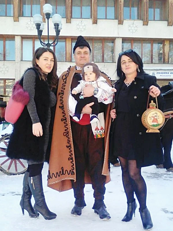 Кмет облече народна носия на Бабинден