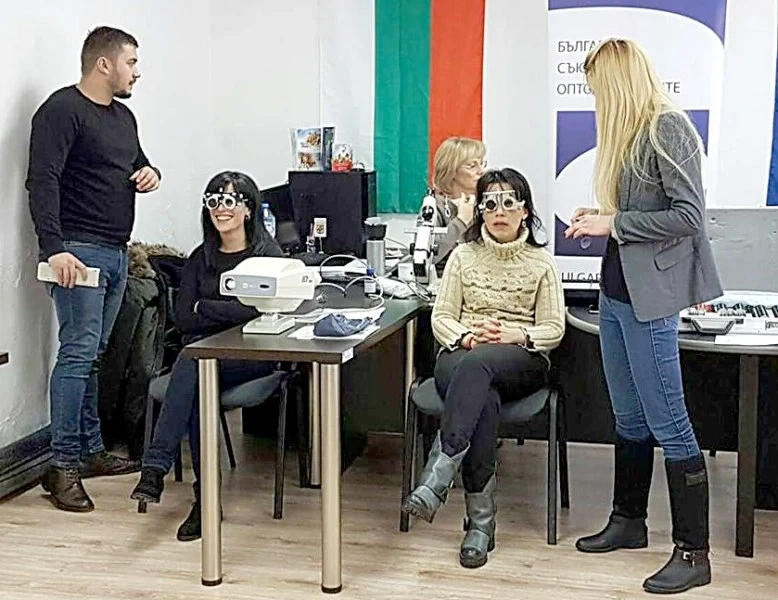 Фирма дарява прегледи и очила на общинарите
