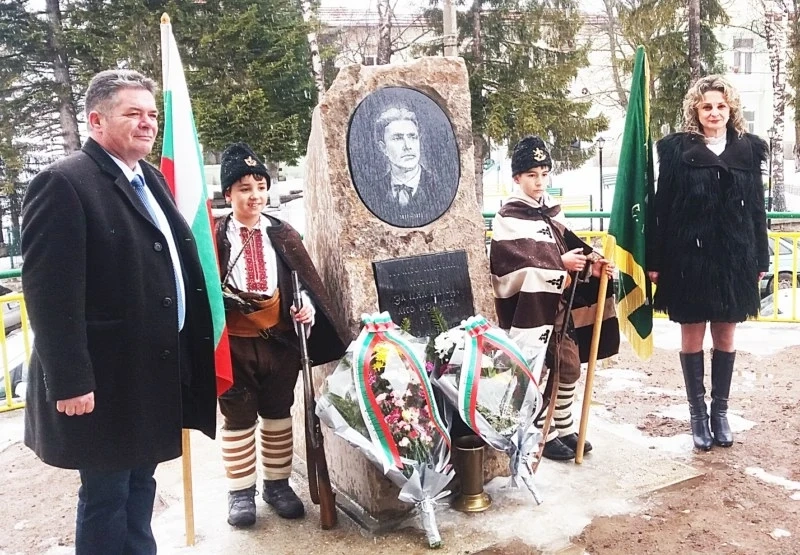 Паметник на Апостола в родопско село
