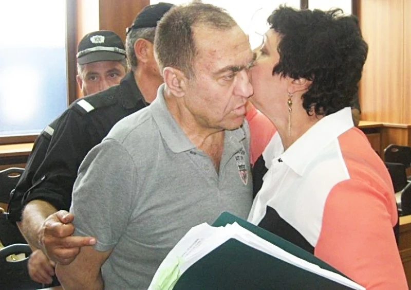 Евстатиев пак спрял да яде и говори