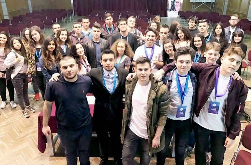 Стотина младежи прекараха целия уикенд на форум за дизайн
