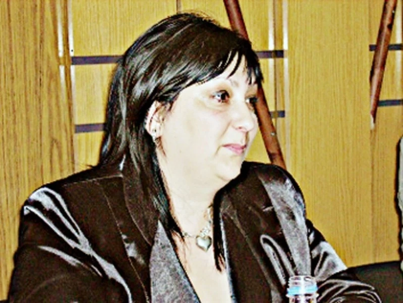 Емилия Еленкова: За шестте дела кметът гузен негонен бяга!