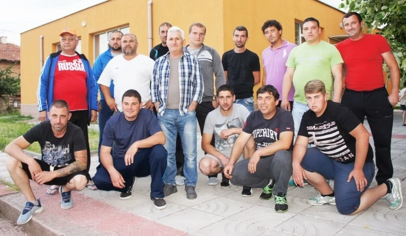 Гълъбари учредиха сдружение на трапеза с печено агне