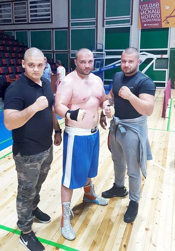 Петобоеца показа класа и шоу в “Национална боксова лига”