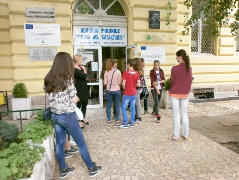 Математическата гимназия е първа по математика и литература