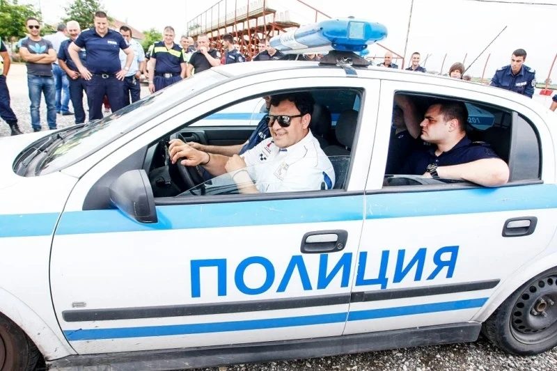 Илия Царски кара патрулка