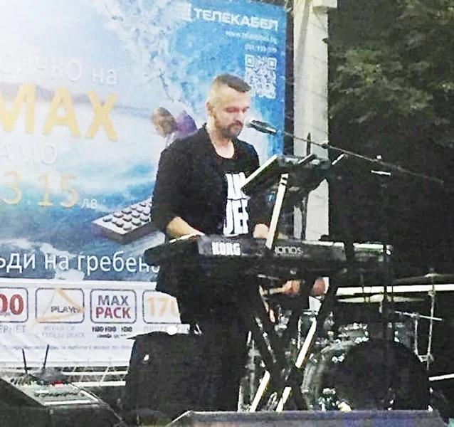 Народни танци в центъра на курорта