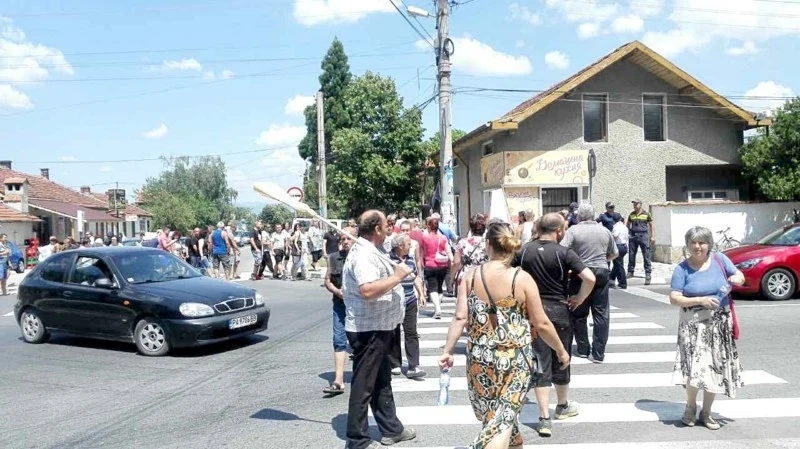 Варварци излязоха на протест срещу общинския кмет