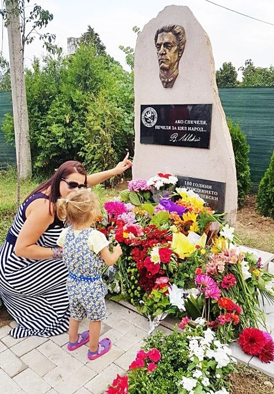 Откриха барелефа на Левски