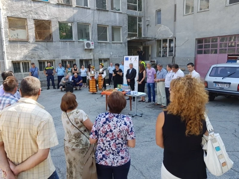 Прерязаха лентата на санирането на сградите на общината, полицията и пожарната