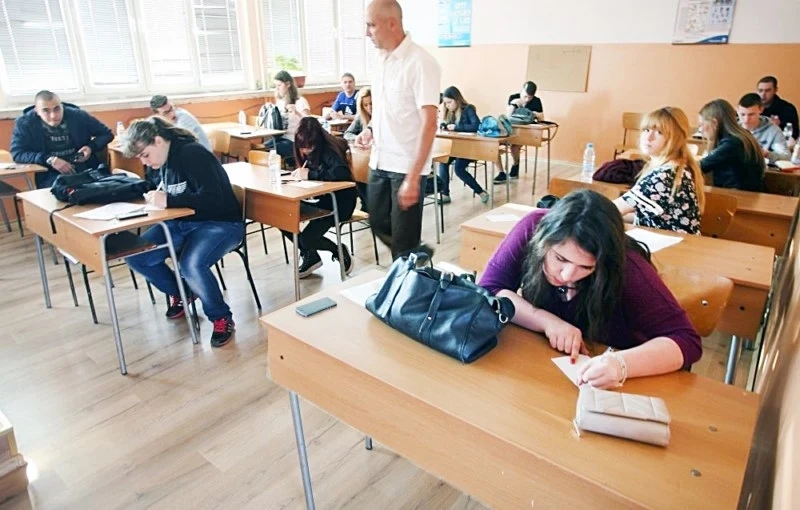 128 двойки на поправителната матура по роден език