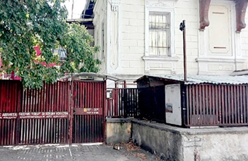 Продават къщата на галерия “Ровър”