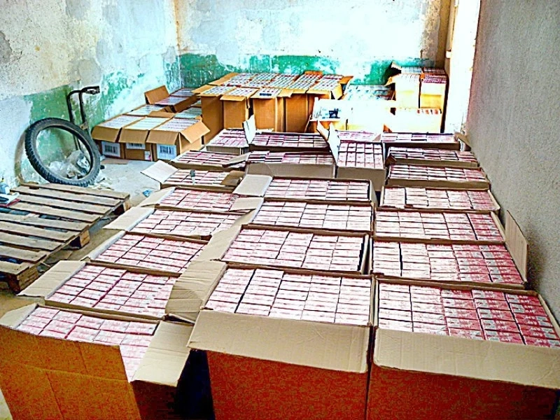 Около болницата масово пафкали контрабандни цигари
