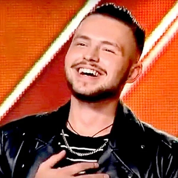 Пазарджишкият финалист от X Factor Емо отново влезе “в играта”