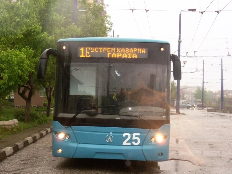 Автобуси возят вместо тролеи между 8 и 16 часа в събота и неделя
