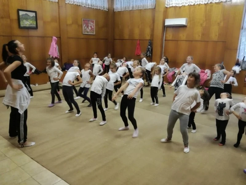 “Диляна” ще прави златни момичета в курорта