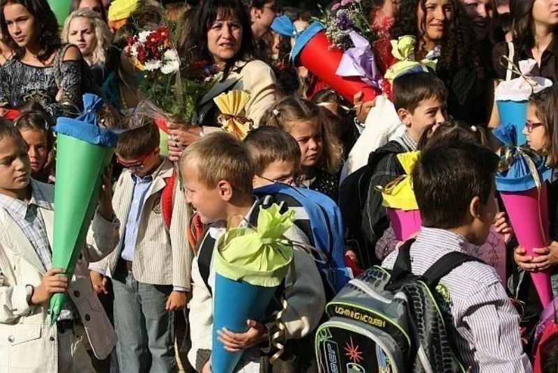 1730 семейства поискаха помощ за първолаци