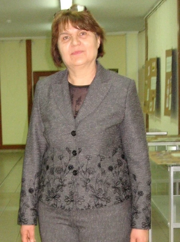 Напусна ни библиотекарката Недка Русекова