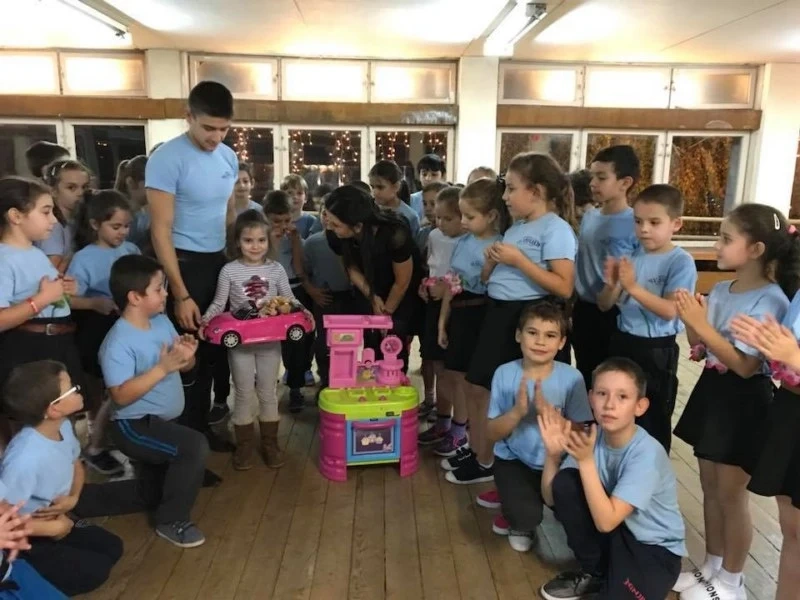 Танцьорите от “Чудесия” подадоха ръка на детската градина в Исперихово