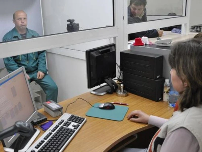Гишетата за граждани в КАТ и полицията работят без обедна почивка