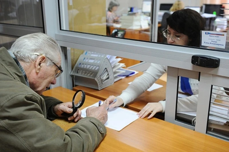 Започна изплащането на пенсиите, промяна в удръжката на запорираните