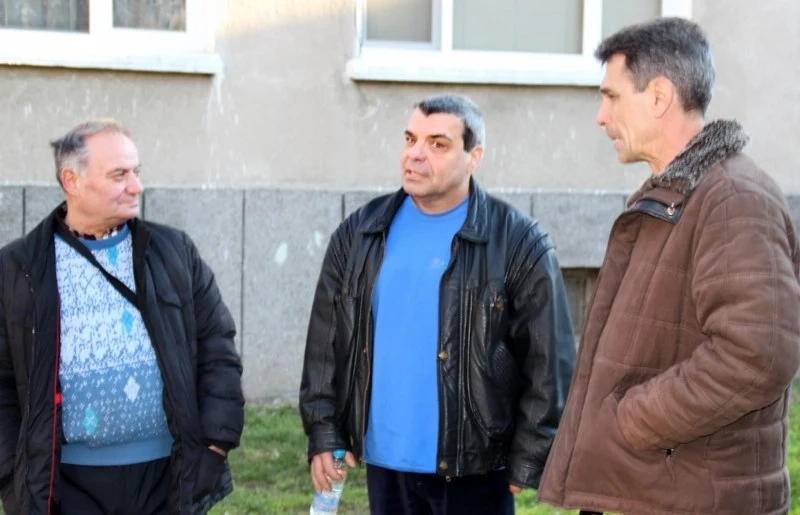 Съседи гледаха възрастно семейство, защото няма кой