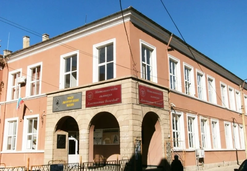 В “Аксаков” готови да разкрият паралелка с професия “Съдебен служител”