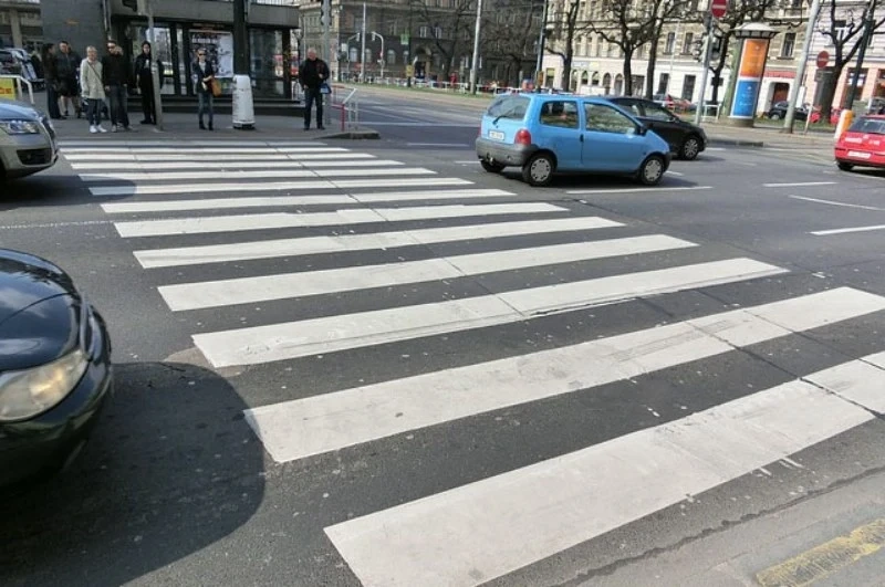 Блъсната жена на пешеходна пътека