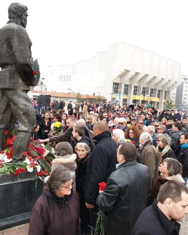 Панихида и поетична композиция в памет на Апостола